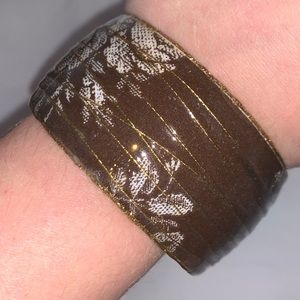 Cream/Brown Flower Bracelet with Leopard Inside
